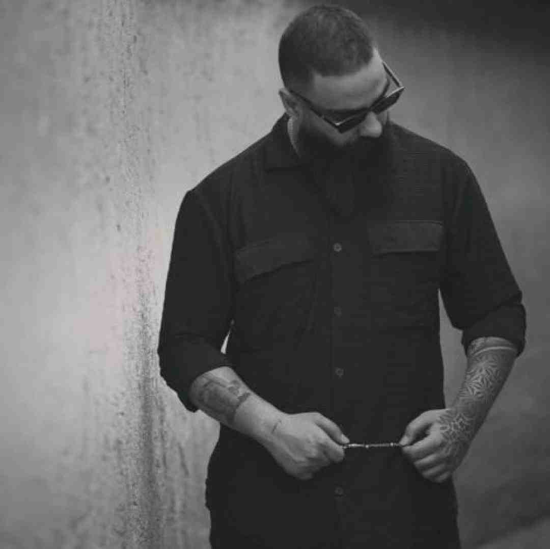 علی میر عجب یکم برو دنیارو بگرد