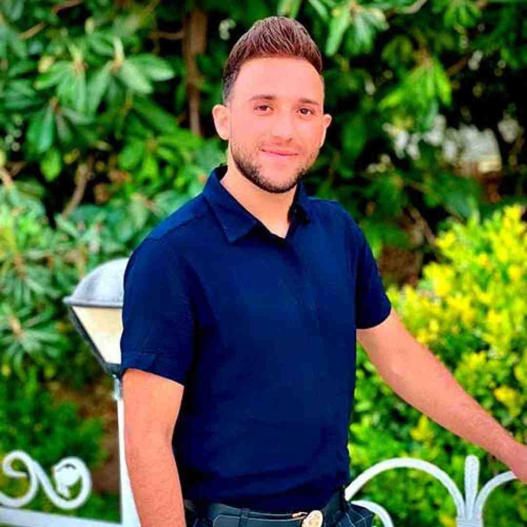 مصطفی ابراهیمی مو فرفری