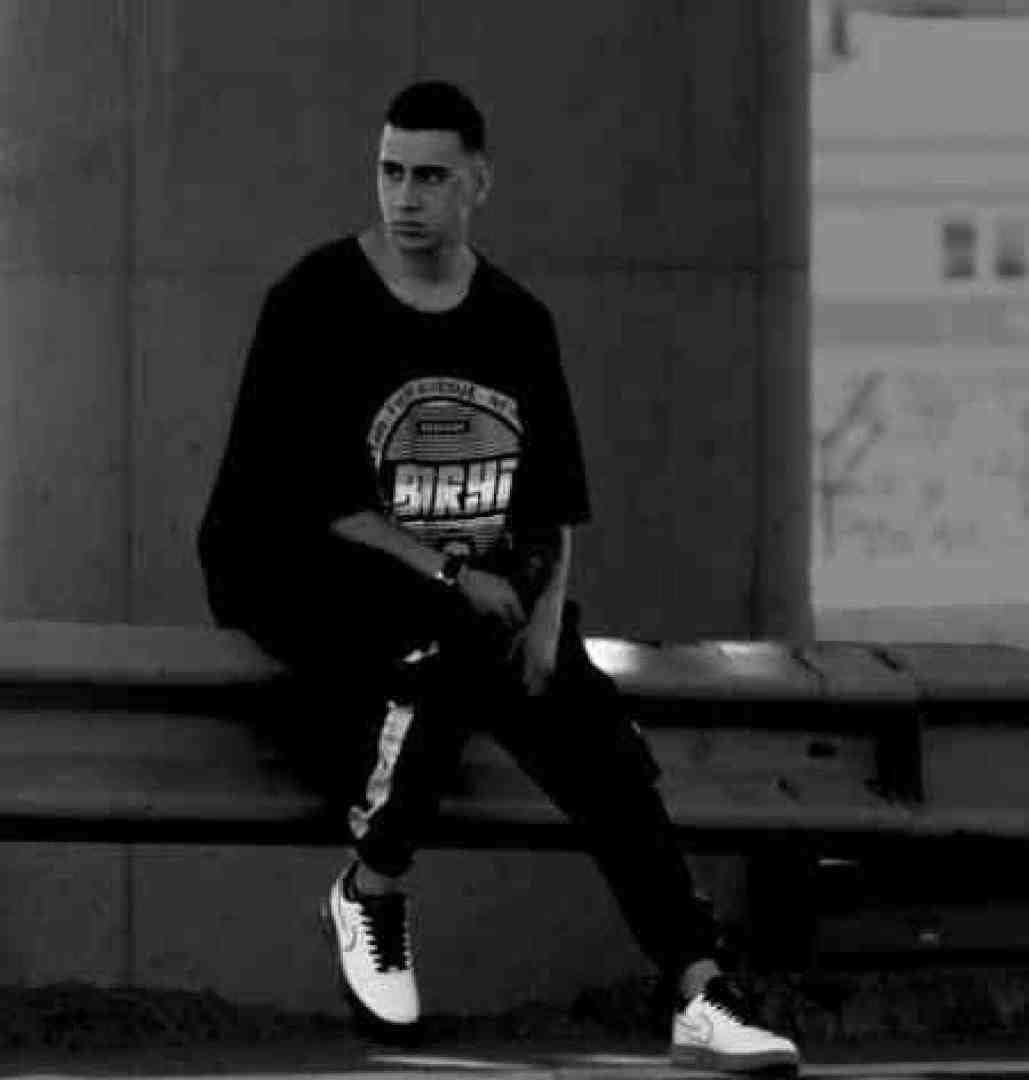 شایان یو یه سبکی میزنم تو ایران زیاد باب نیست