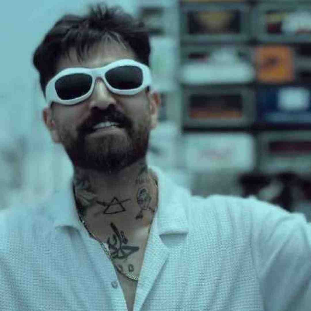 ماهان خادمی تو مه بال و پر