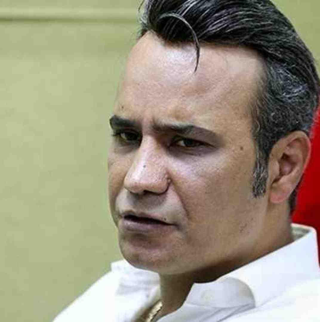 شهرام شکوهی اما لیلی بی مجنونش دق میکنه میمیره