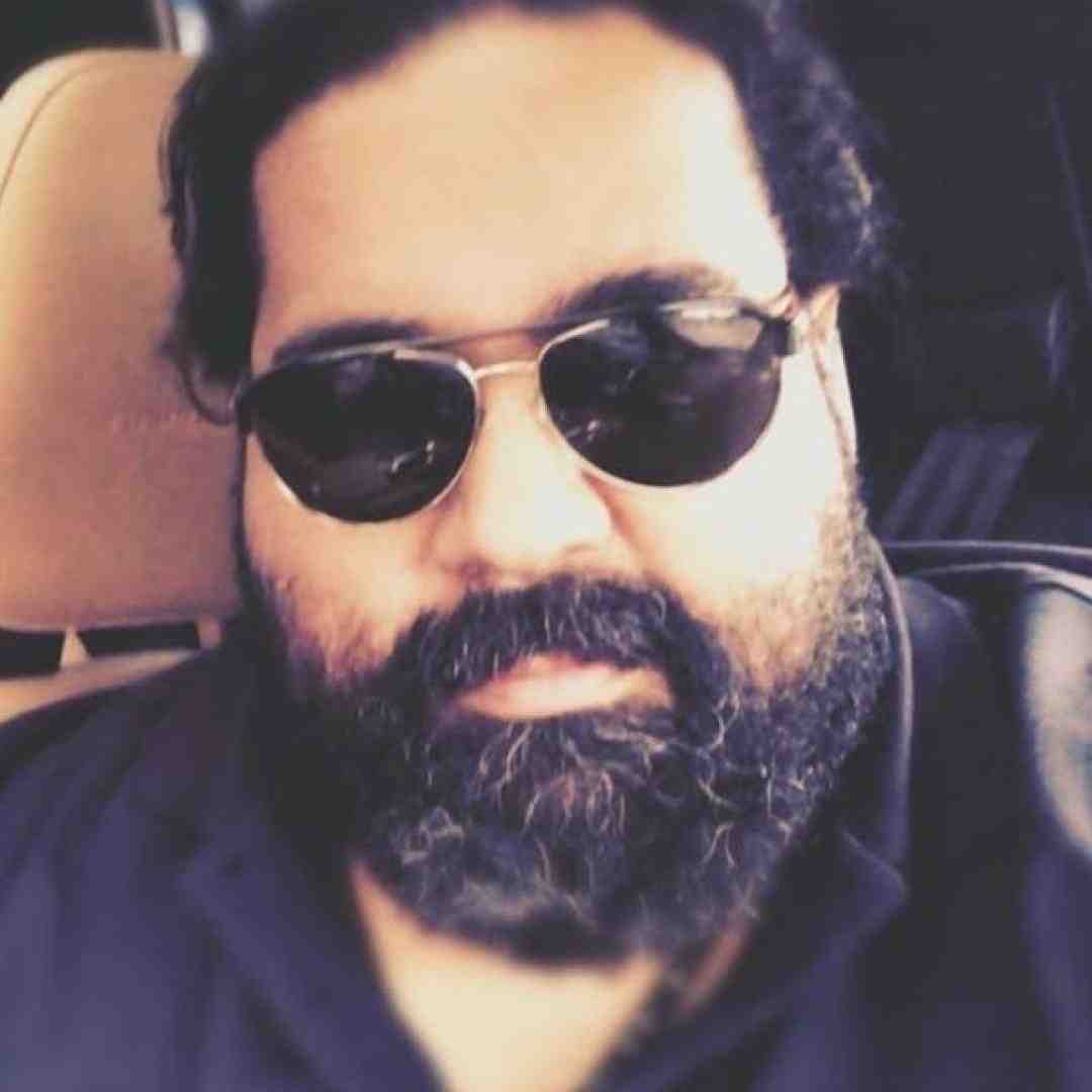 رضا صادقی شدیم یه مشت آدم تنها که فقط کنار هم