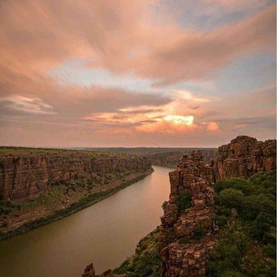  نبینم یه روز بدی با غریبه دست هی ببین دلم