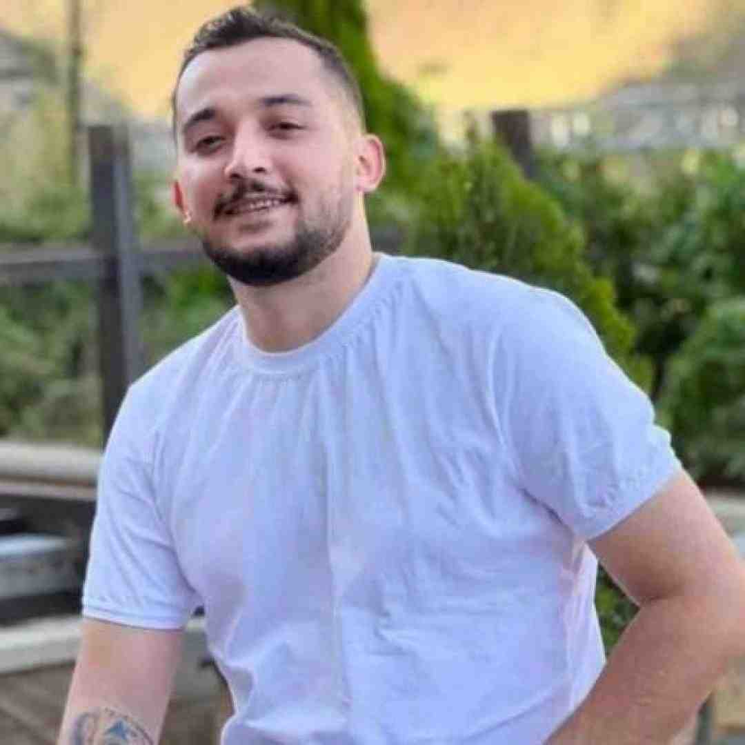 هومن آدینه یادش که میفتم دلم بهانشه میره