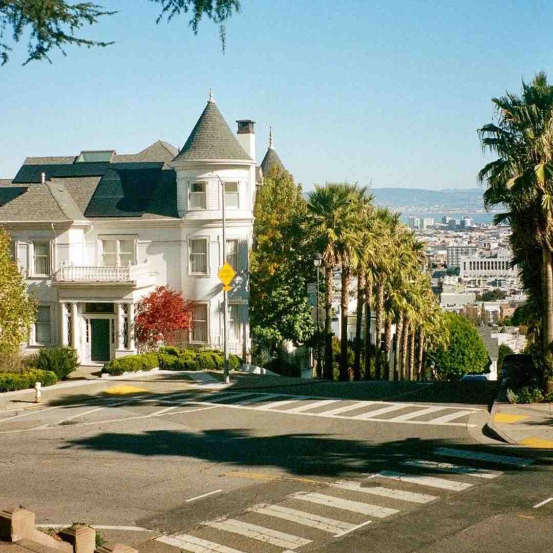 چرا به هر کی وصل میشی میگه طرف ما نیا