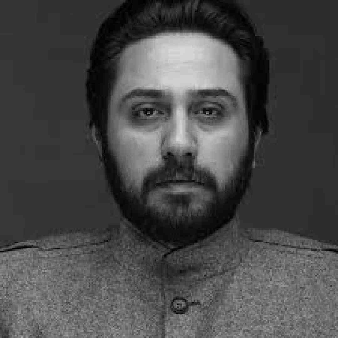 روزبه بمانی تو هق هقی توی شادی نه خنده ای نه دقی