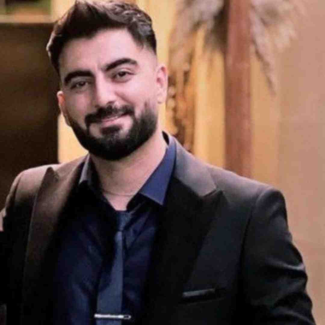 رامین تجنگی اگه میشه برو خونه توی اتاق تاریک