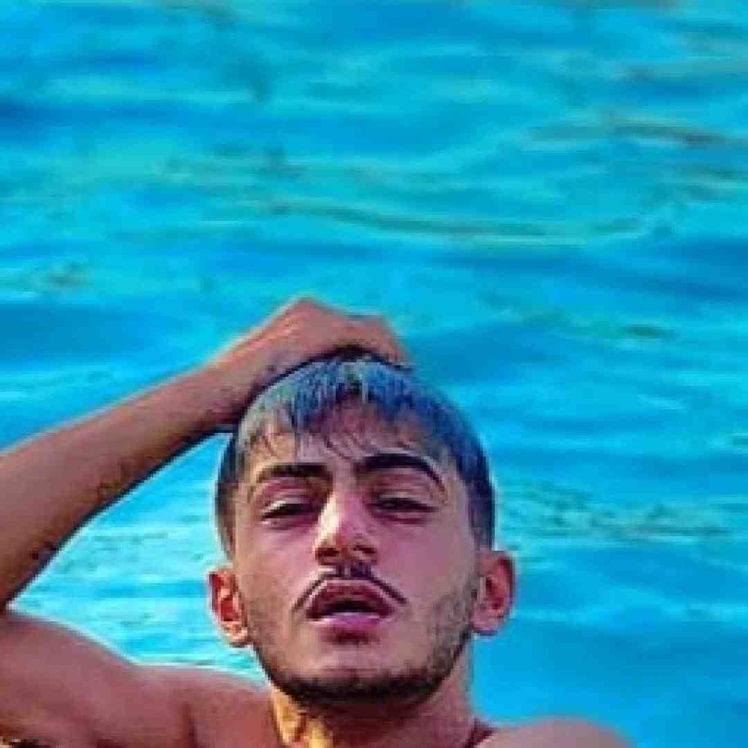 مهدی مولاد اقره که غرق تونم ماهی غرق دریا نیه