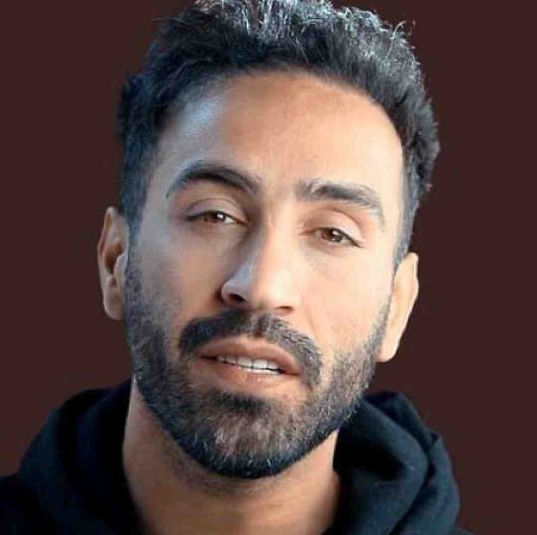 احمد سلو ﻣﻴﺰﻧﻪ ﺑﺎرون رو ﺳﺮ ﺷﻴﺸﻪ اﻧﮕﺎر رو ﻗﻠﺒﻢ ﻣﻴﺰﻧﻪ