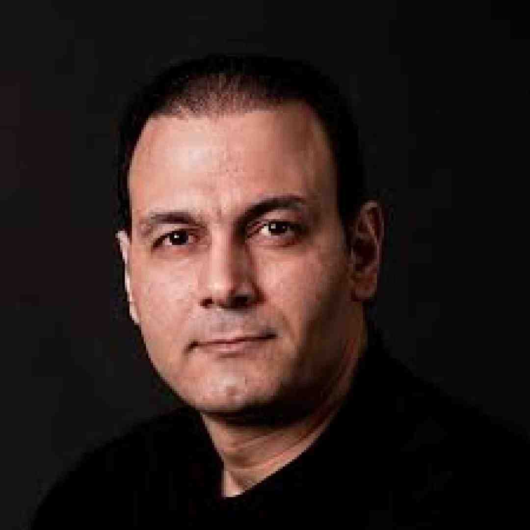 علیرضا قربانی چشمم از عکس رخت بت خانه ایست