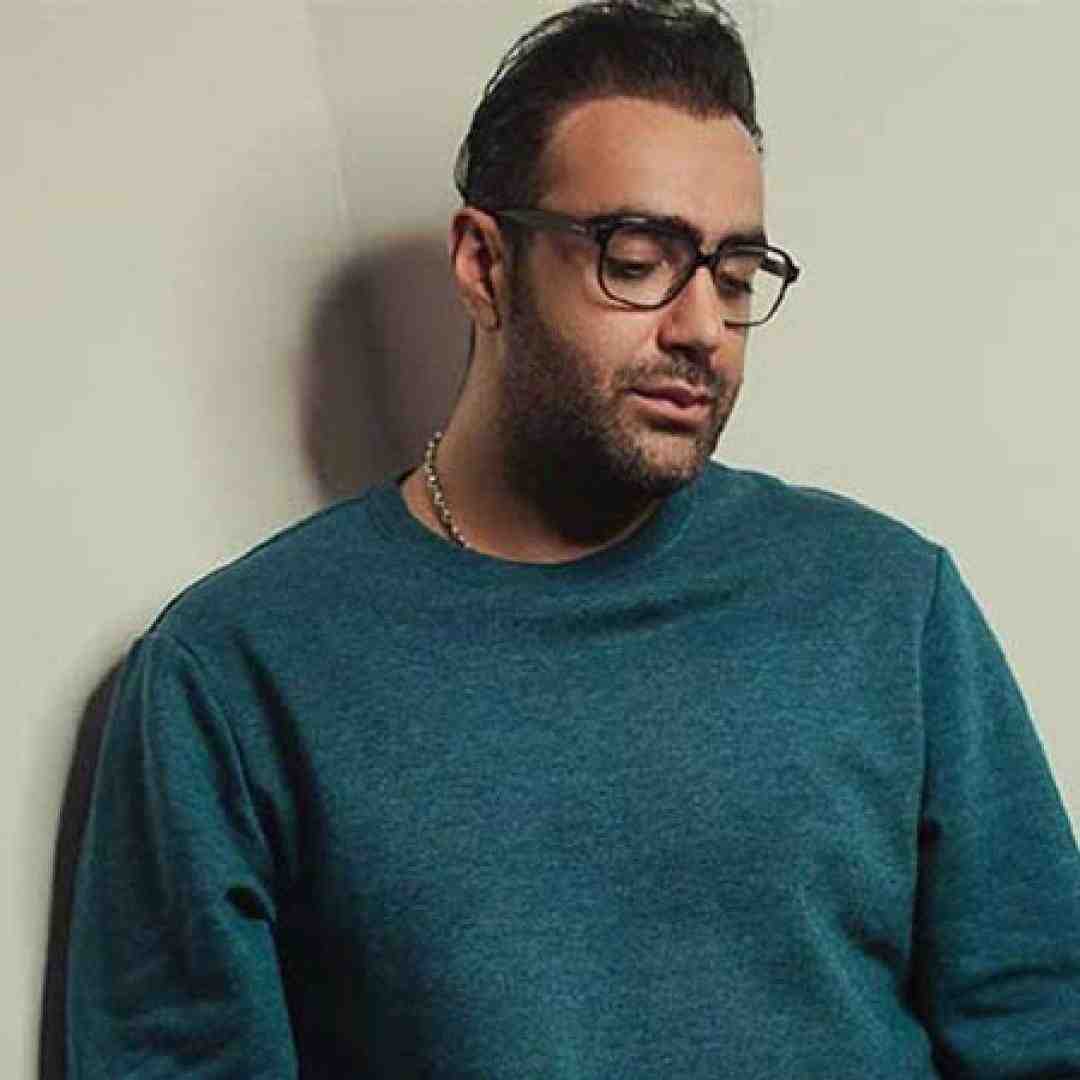 مهدی جهانی اگه لب تر کنی شهرو چراغون میکنم