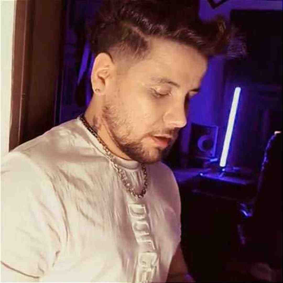 ارشاد دست به دست کنید خودش بشنوه جواب بده
