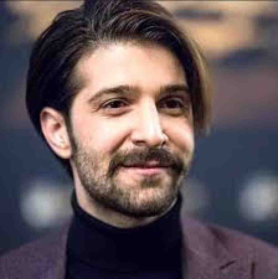 حمید هیراد عاشقانه میزند دل به سینه سنگ تو