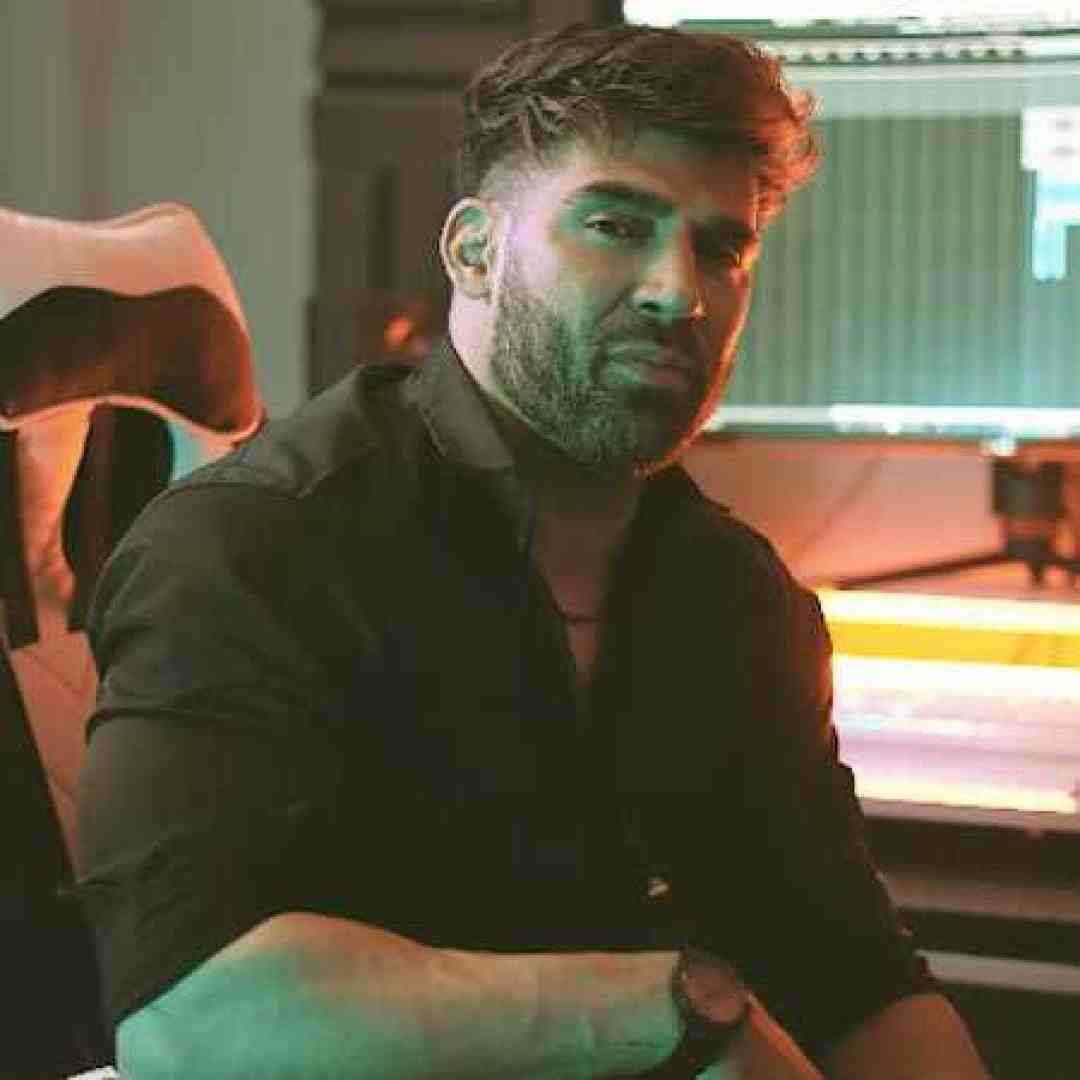 محمد محرمی توی قلبم تو لایق سلطنتی