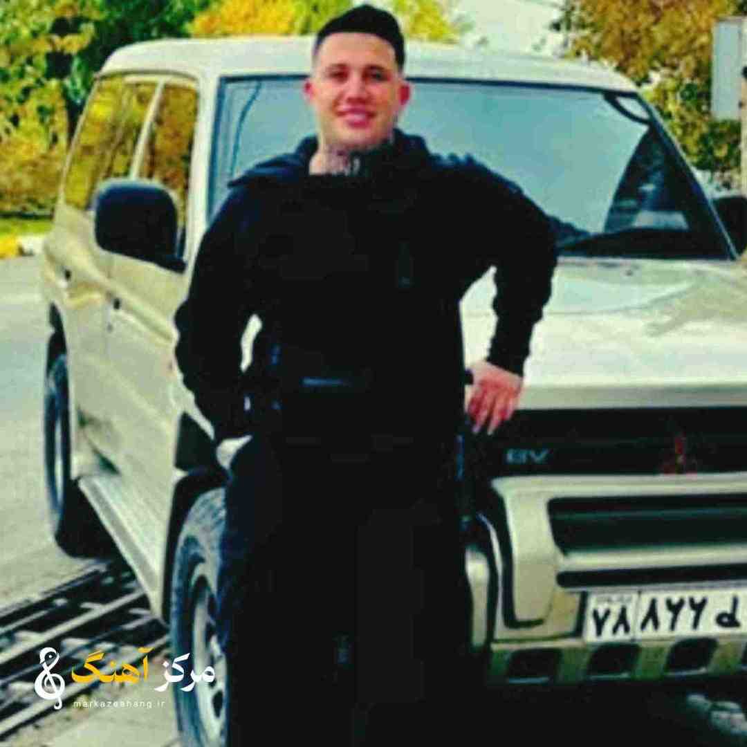 علی احمدیانی داره ﻣﻴﺮه ﭼﺸﺎم ﻛﻪ ﻛﻮر ﻧﻴﺴﺘﺶ