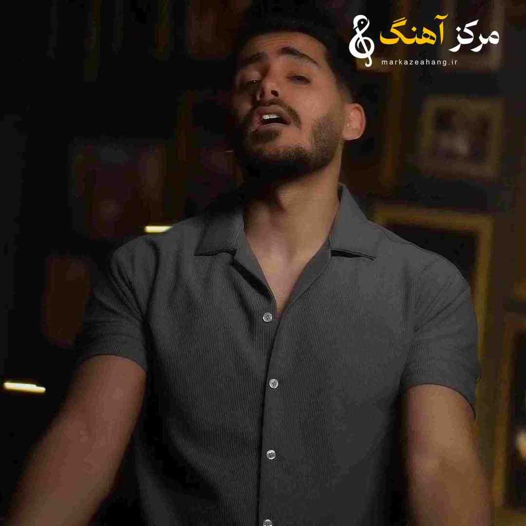 هیوا چقد شدیم خودی هوای دورمونو بگیر که حسود زیاد هست