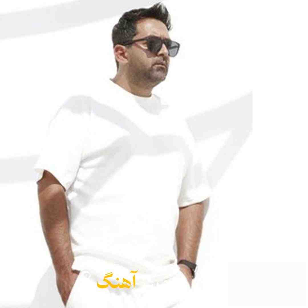 هویار یه ضرب المثلی تو با چشای عسلی تو نشونیتو میدونم همین بغلی تو