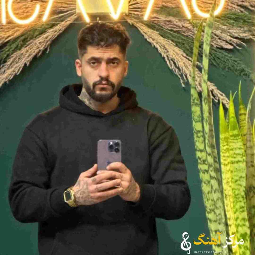 ساواش برو پشتتم نگاه نکن دیگه نه