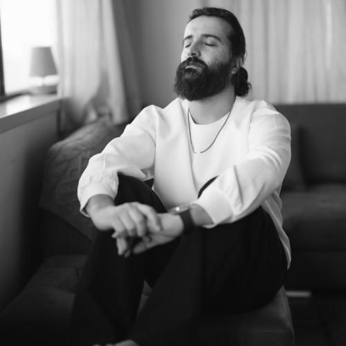 دانلود آهنگ مهدی دارابی به نام پر پروازمو چیدن گل قلبم تورو از شاخه بریدن