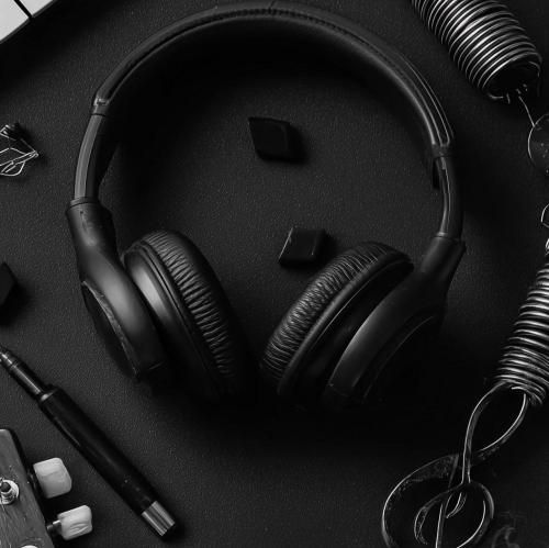 دانلود آهنگ بغلم کن رسیده وقت پرواز منو بغلم کن عین کسی